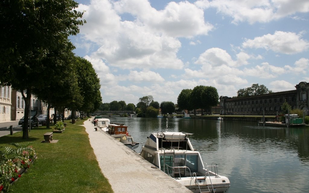 Bord de la Charente à Jarnac by Patrick AUBOUY BETAILLE