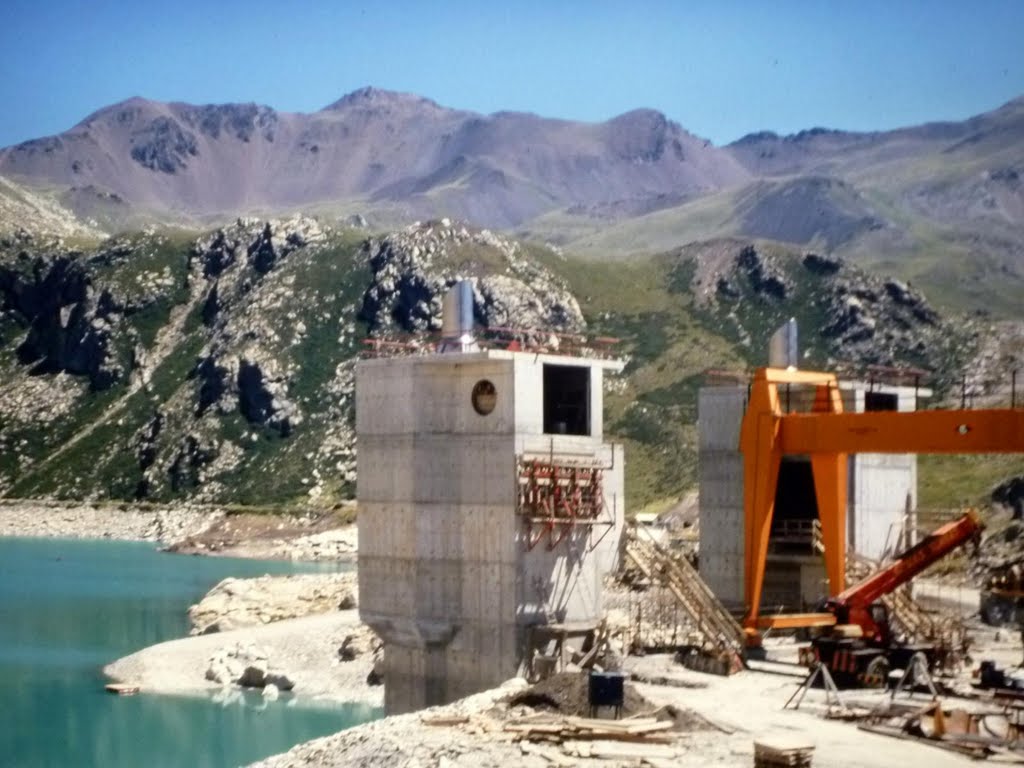 Les torres d'aigues al Gento (18-08-85) by Isidre Blanc