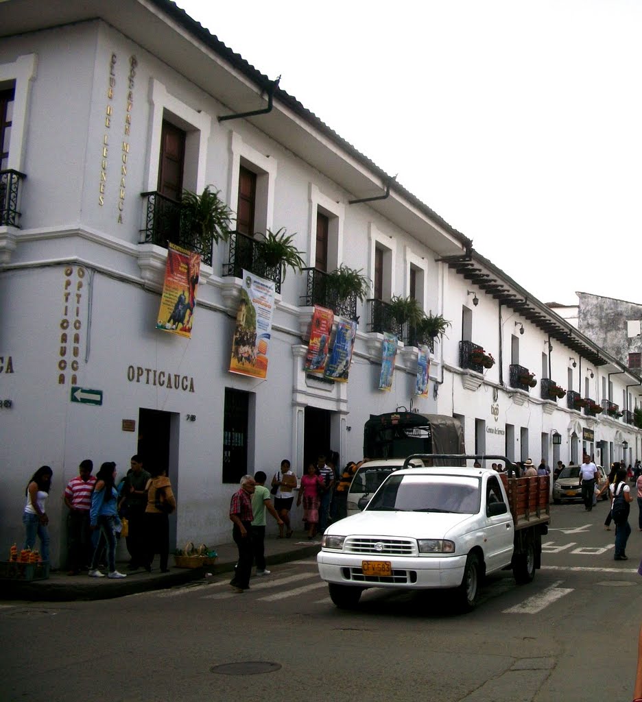 Balcones de Popayán by Bernardo Nieuwland