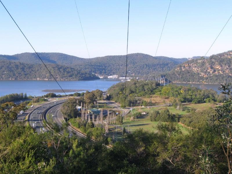 The F3 freeway, looking south over the Hawkesbury River to Brooklyn by Rob262