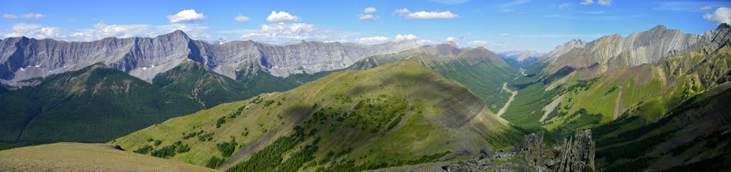 Elk Range, Highwood Pass and part of Mist Range, from Mount Lipsett by Manfred Delong