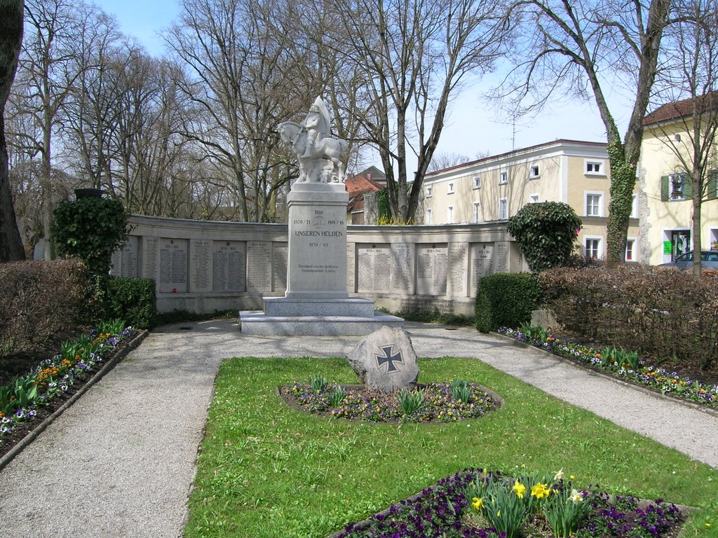 Kriegerdenkmal in Laufen OBB by Hubert JOACHIM