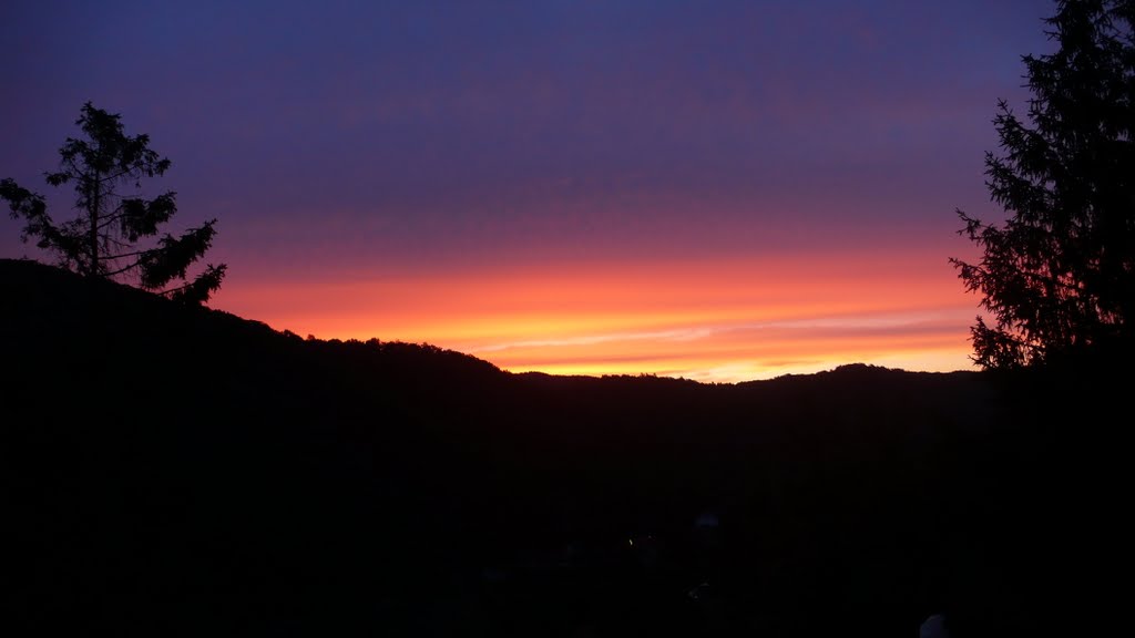 Sonnenaufgang über dem Odenwald by Tonky Honk