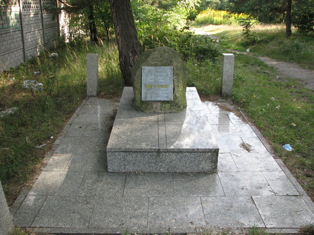 Monument, Osiedle Uroczysko, Katowice, Poland by Abraham ofm