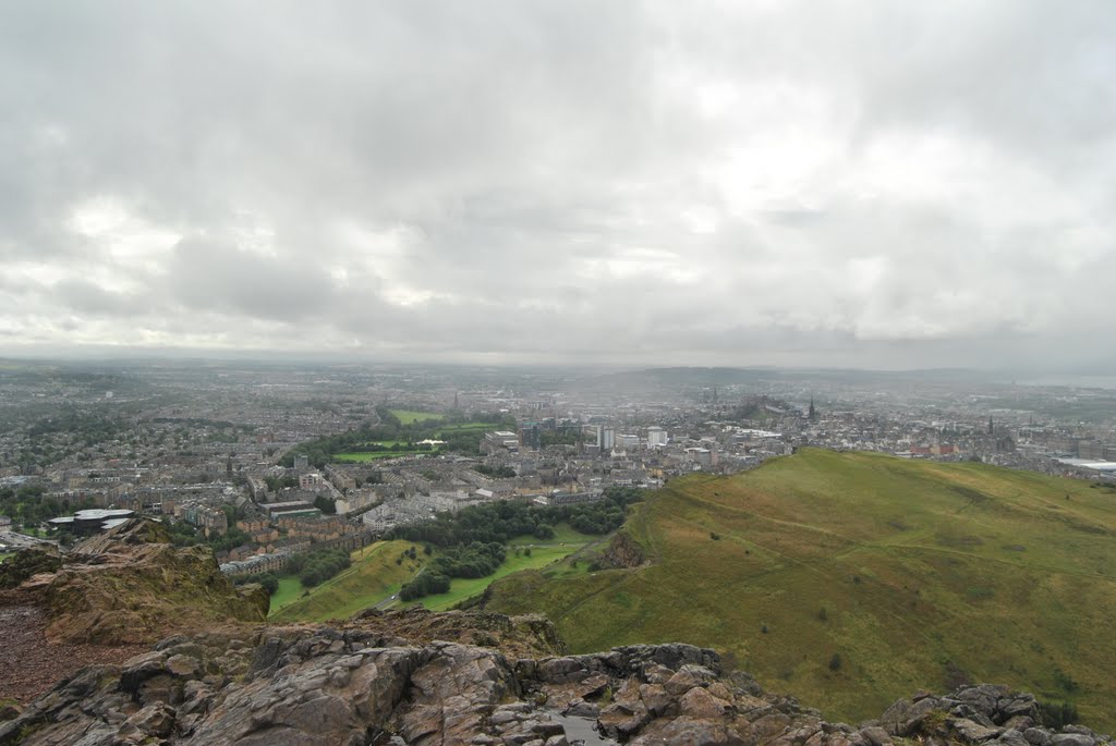 Enjoying the view of Edinbourgh by diego_cue