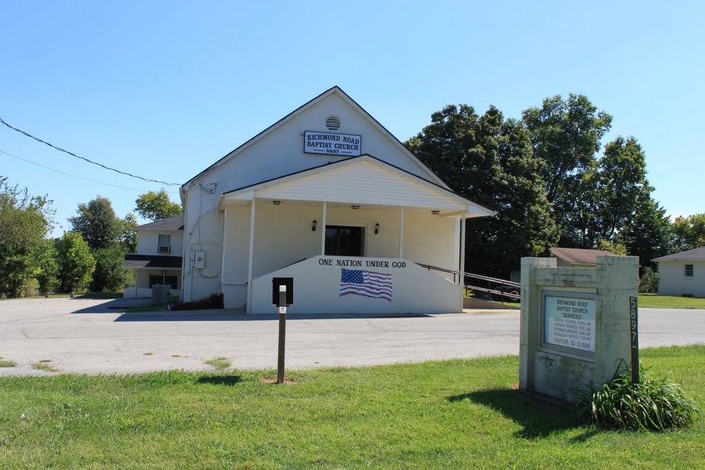 Richmond Road Baptist Church, 5897 Old Richmond Road, Lexington, Kentucky by Dwight Burdette