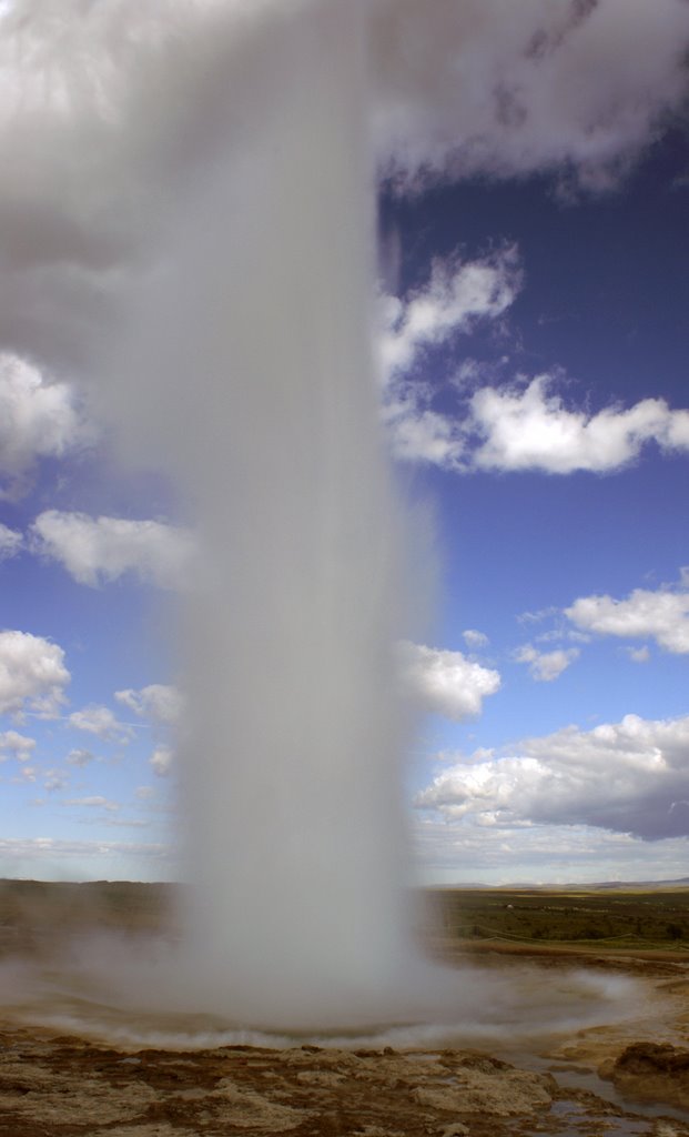 Geysir (slow shutter speed) by grcav