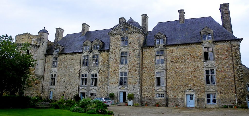 Château de Crosville sur Douve - La façade intérieure by epaulard59