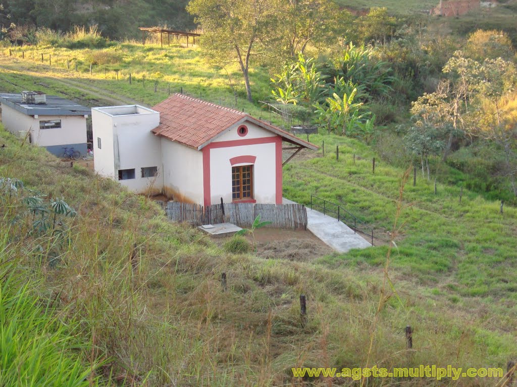 Trekking P4-Cruzeiro pela linha do trem: estação Rufino de Almeida by J. Augusto