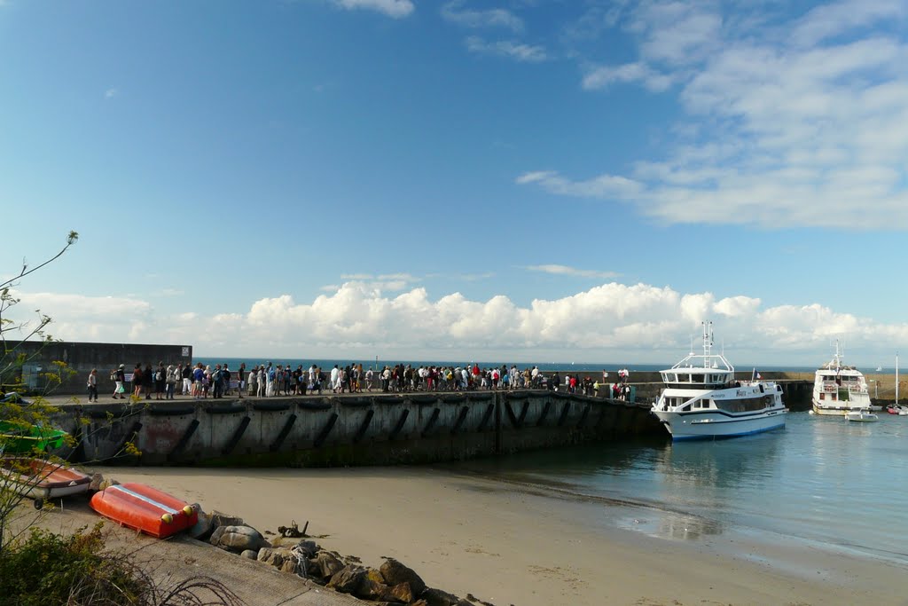 Île d'Houat, port St Jacques, embarquement by tofil44