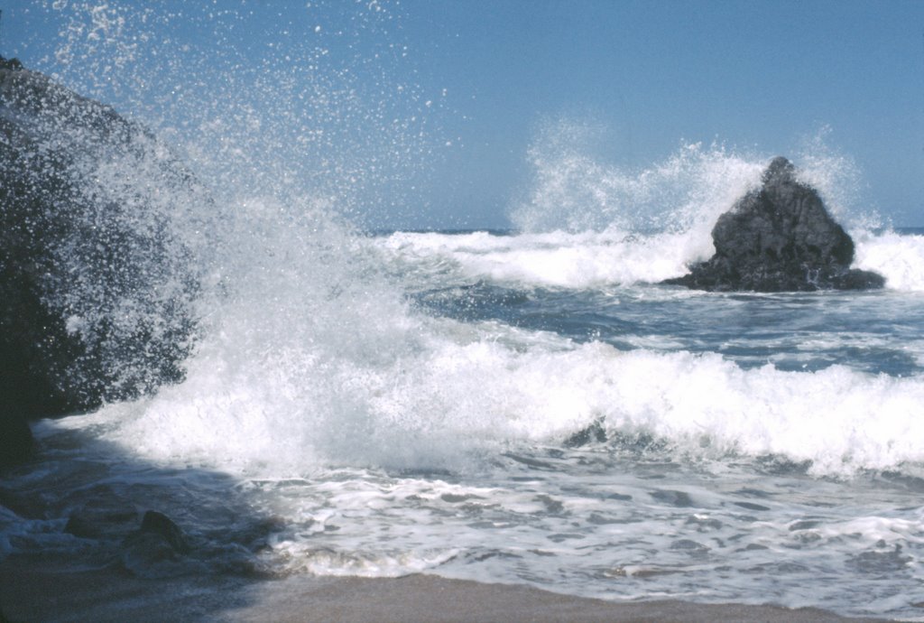 Pacific surf at Big Sur, CA by Pfaffendorn