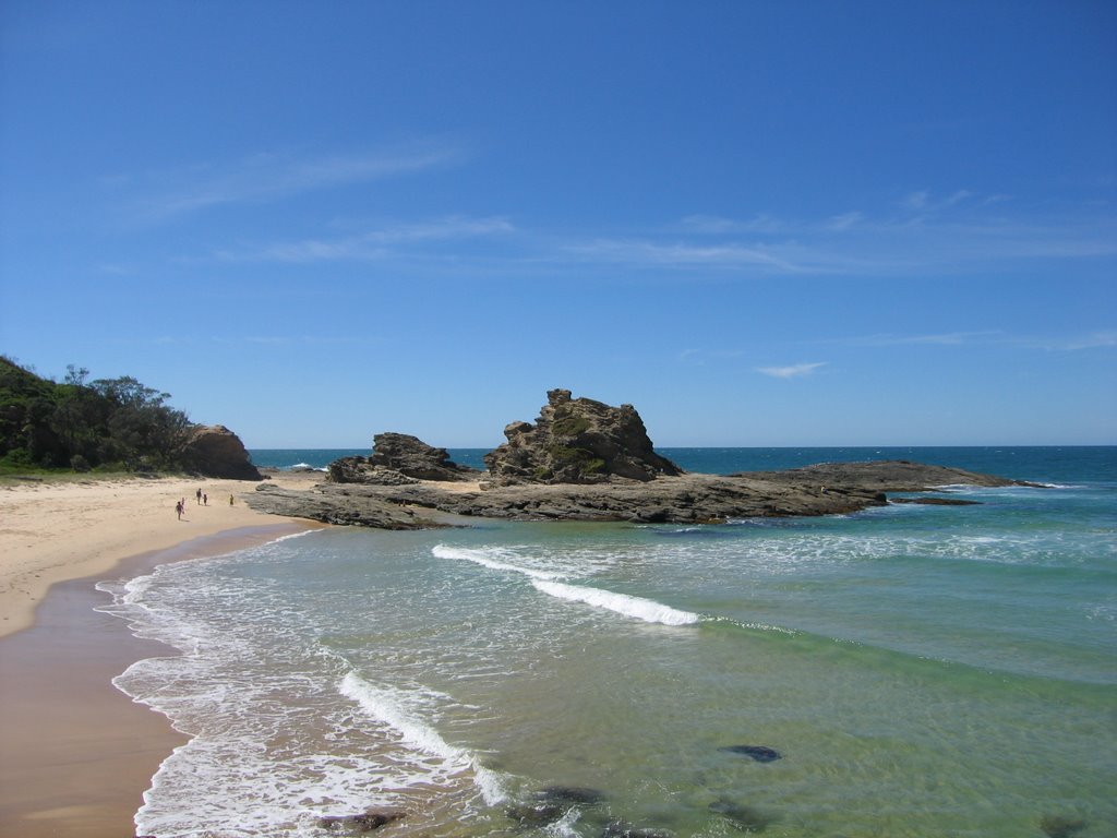 Nambucca Beach by Jon Stratford