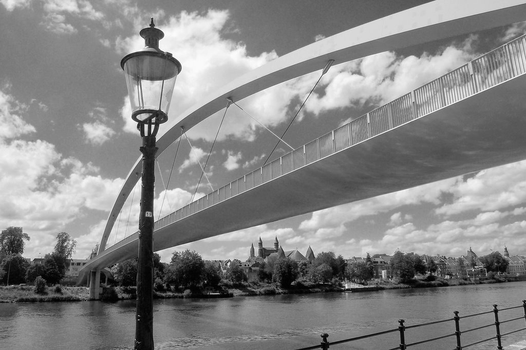 Maastricht, hoge brug by W.i.m.