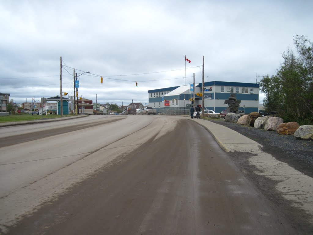 Inuvik's Stoplight - The Most Northern One In Canada by Panoramio.rz9z@ncf.ca