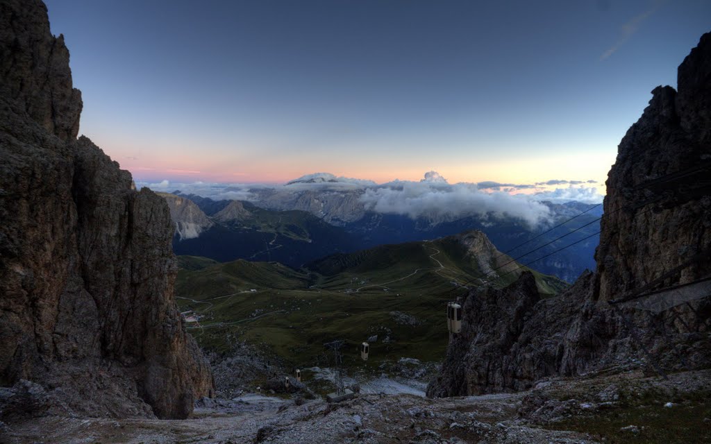 Da Forcella Sassolungo verso Passo Sella by PeLo74