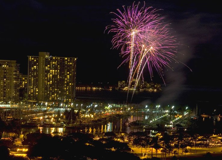 Fridays fireworks in waikiki by Miguel Vasquez P