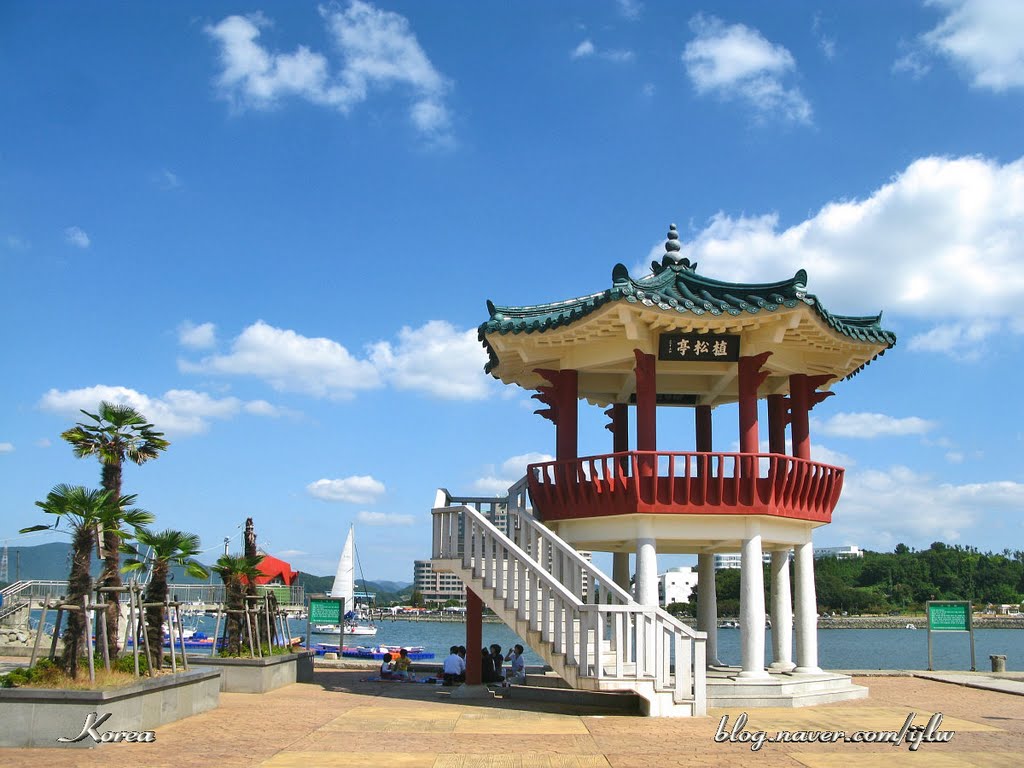 A pavilion in Tongyeong 통영 by Lee Iljoo