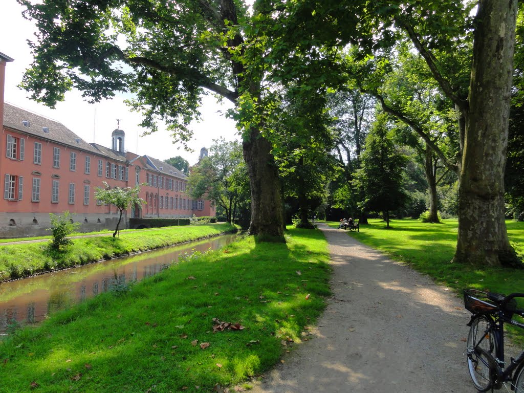 Wasserschloss Kalkum mit Park by Willi Prinz