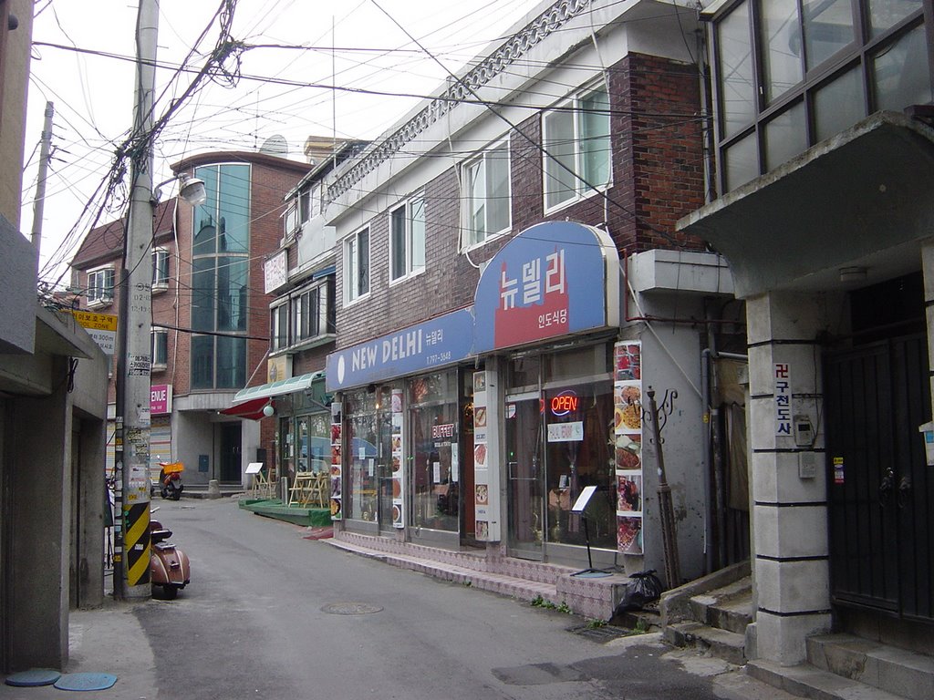 Itaewon, Seoul, Korea by SJNieto