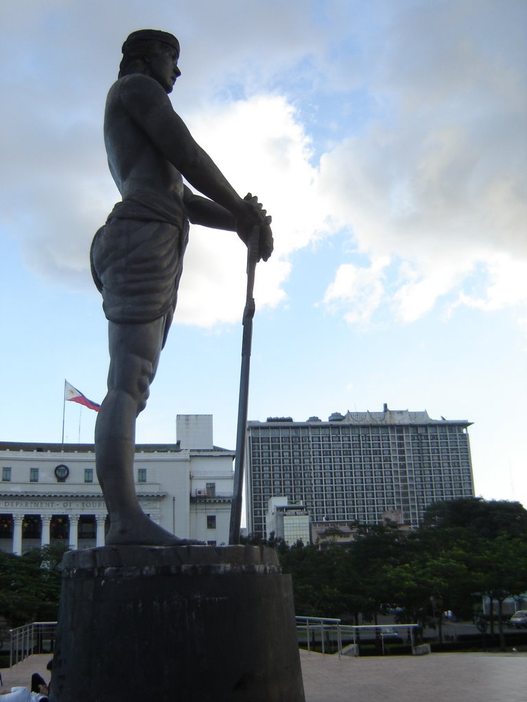 Lapu-Lapu Monument by Michael Sotingco