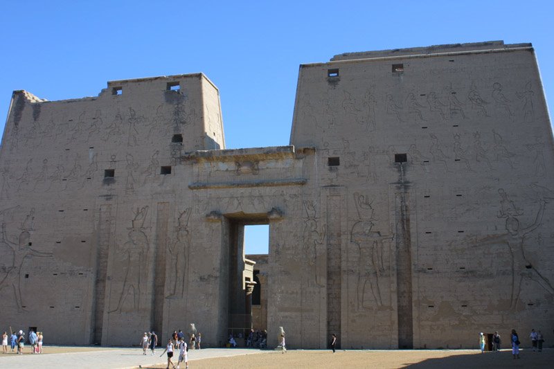 Edfu Temple, main pylons by garethb