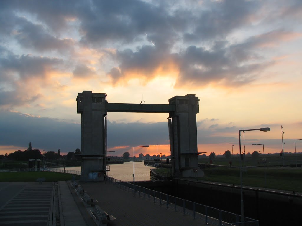 Zonsondergang sluis Lith by Rio-Vista