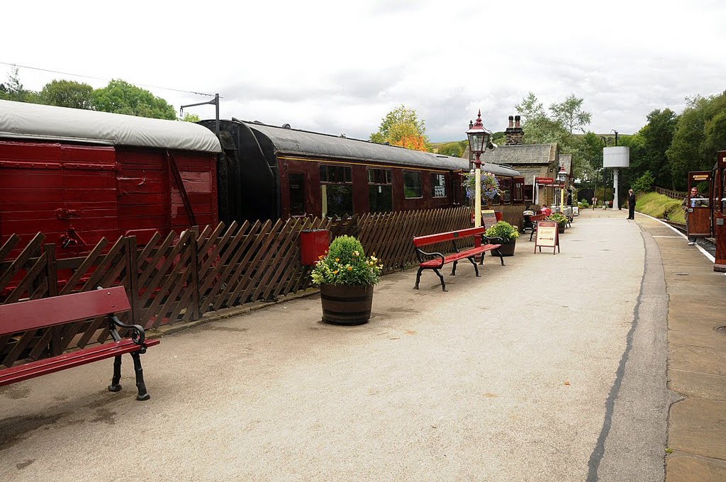 Oxenhope station WVR ¬ by David Humphreys