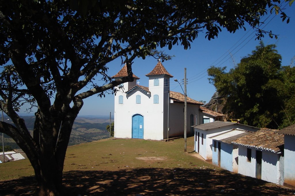 Igreja no alto da serra px ao Serro by Z. Jr.