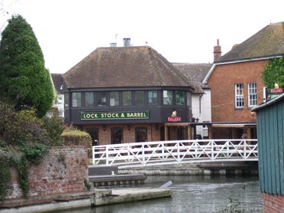 Lock, Stock & Barrel pub, Newbury (2007) by jk1812