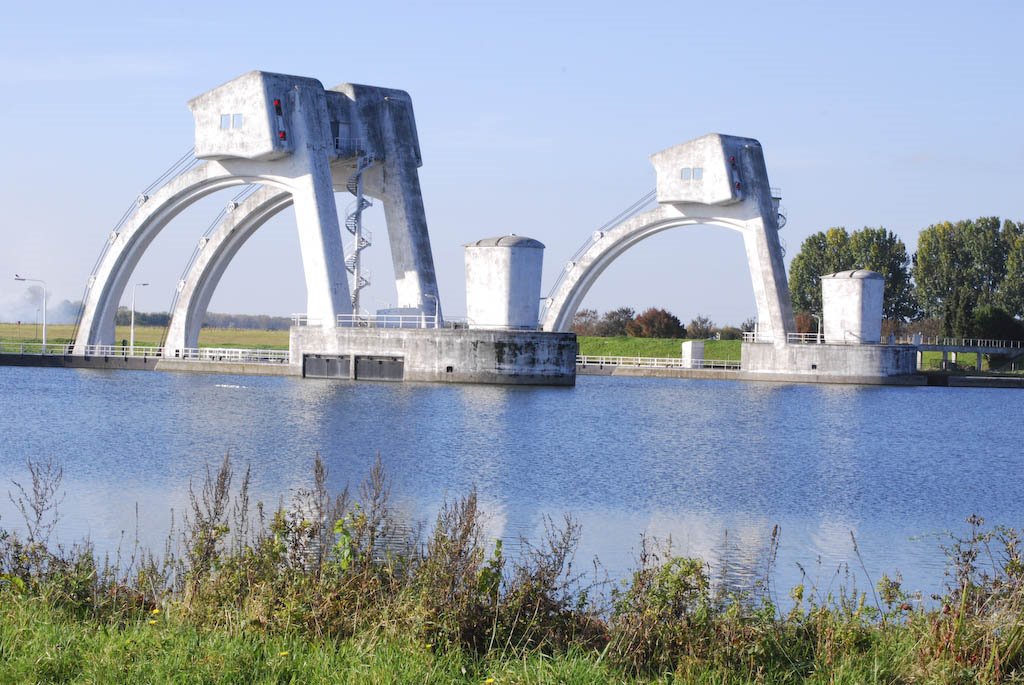 Hydro-electric station at Maurik / Amerongen by Marc Visser