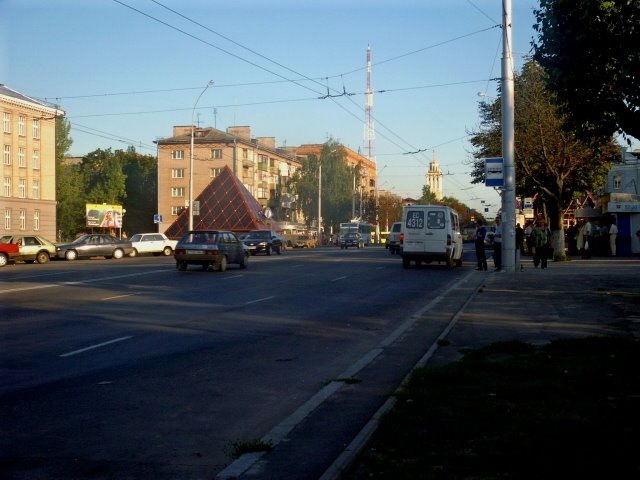 Sovetkaya St. and it's Pyramids. _ Пирамиды рядом с универмагом. by YvS707