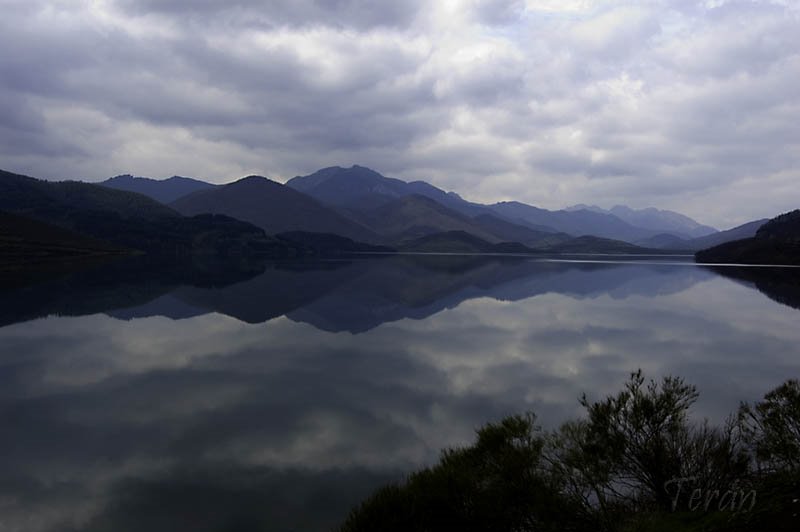 Pantano de Riaño by Jose Ignacio Teran