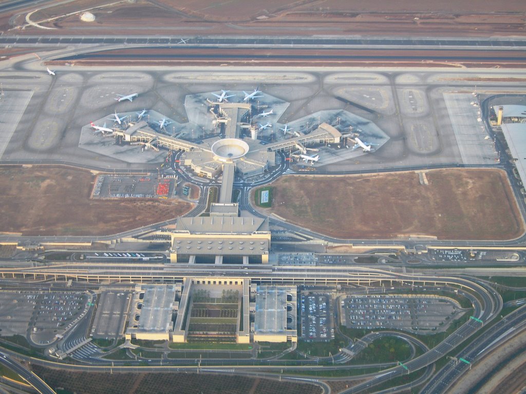 Ben-Gurion Airport (TLV), Tel-Aviv, Israel by Moshe Shaharur