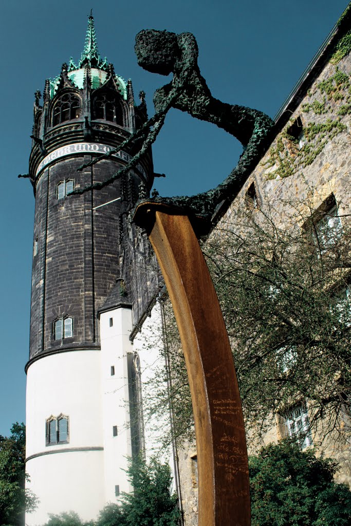 Skulptur vor schlosskirche zu wittenberg by autumnleaf