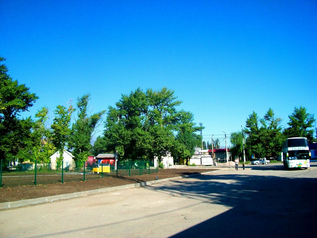 Alchevsk bus station by Pogromca Gašnič