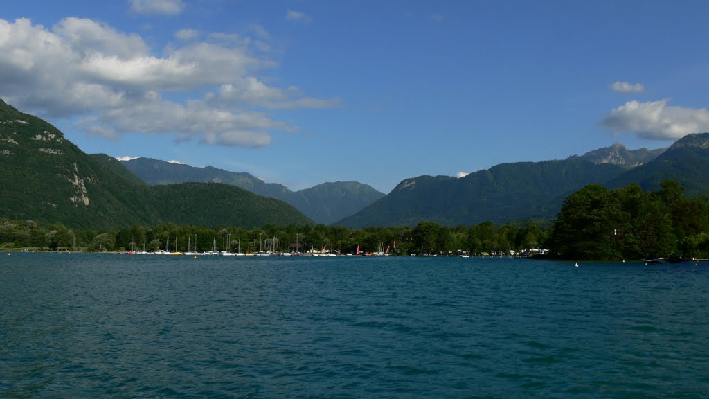 Vue sur le Bout du Lac d'Annecy - Verthier (Haute-Savoie) by Naru Kenji