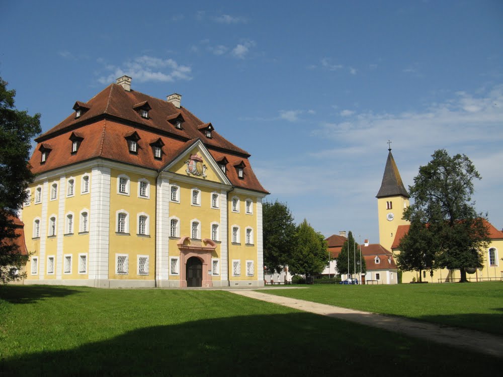 Hammerherrenschloss und Sankt-Nikolaus-Kirche by vagabunt