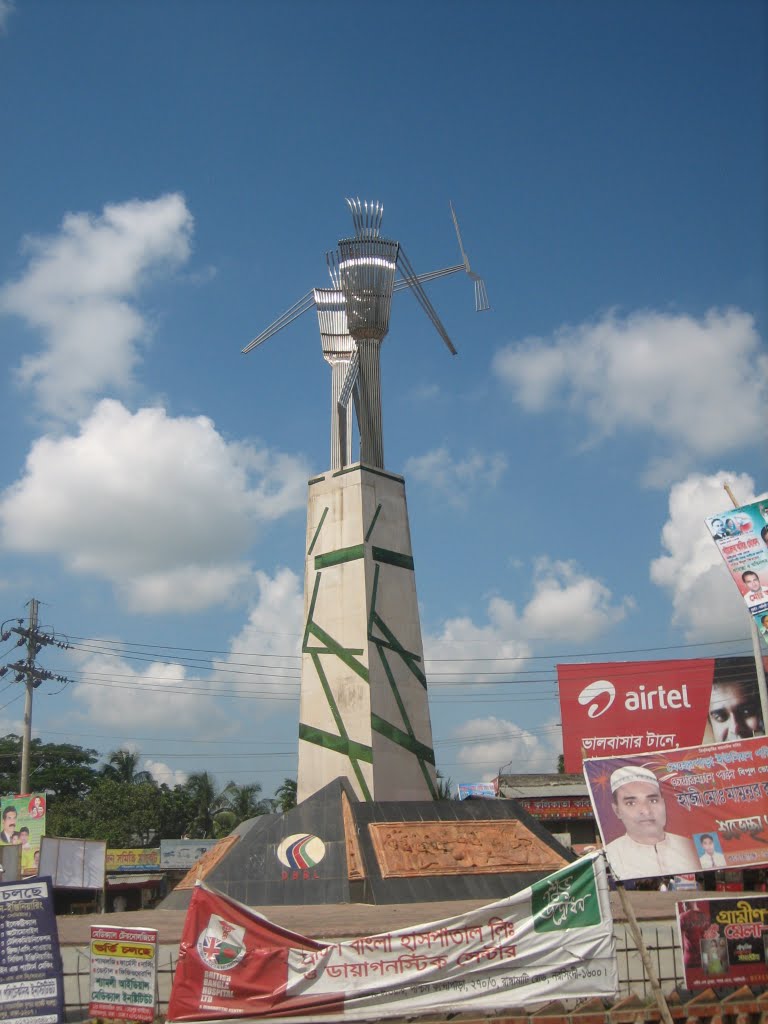 Statue in Pachduna round about by kaikobad