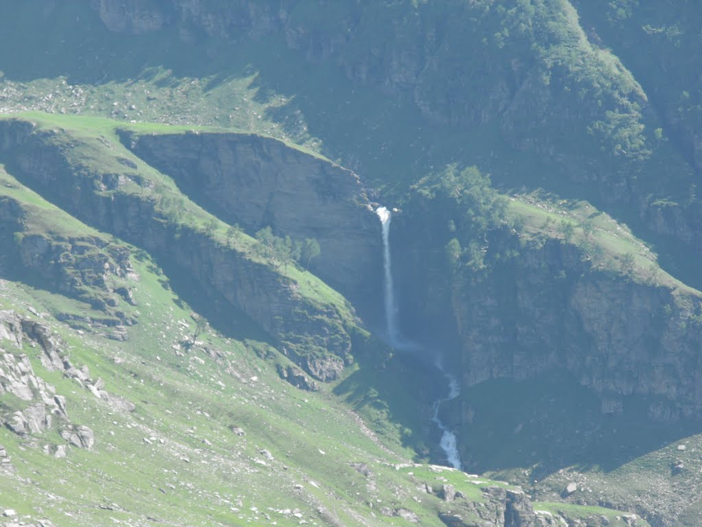 Waterfall - Way back to Vashisht - Hampta pass trek by yanivp31