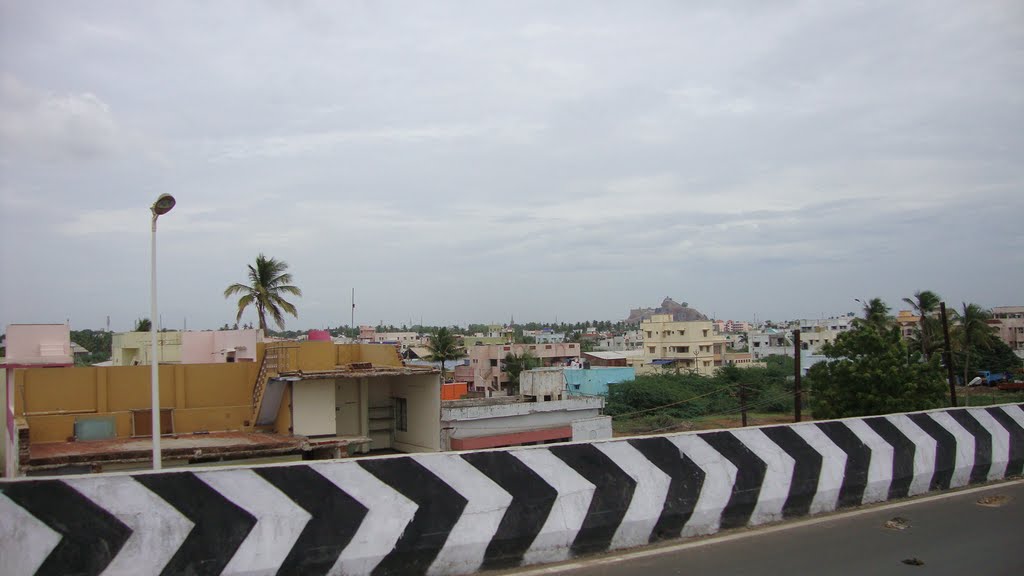 DSC05019 திருச்சிராப்பள்ளி கிழக்கு Tiruchchy East - Rock Fort in the BackGround Thiruchchiraappalli 21 11.20.16 by dhanasekarangm