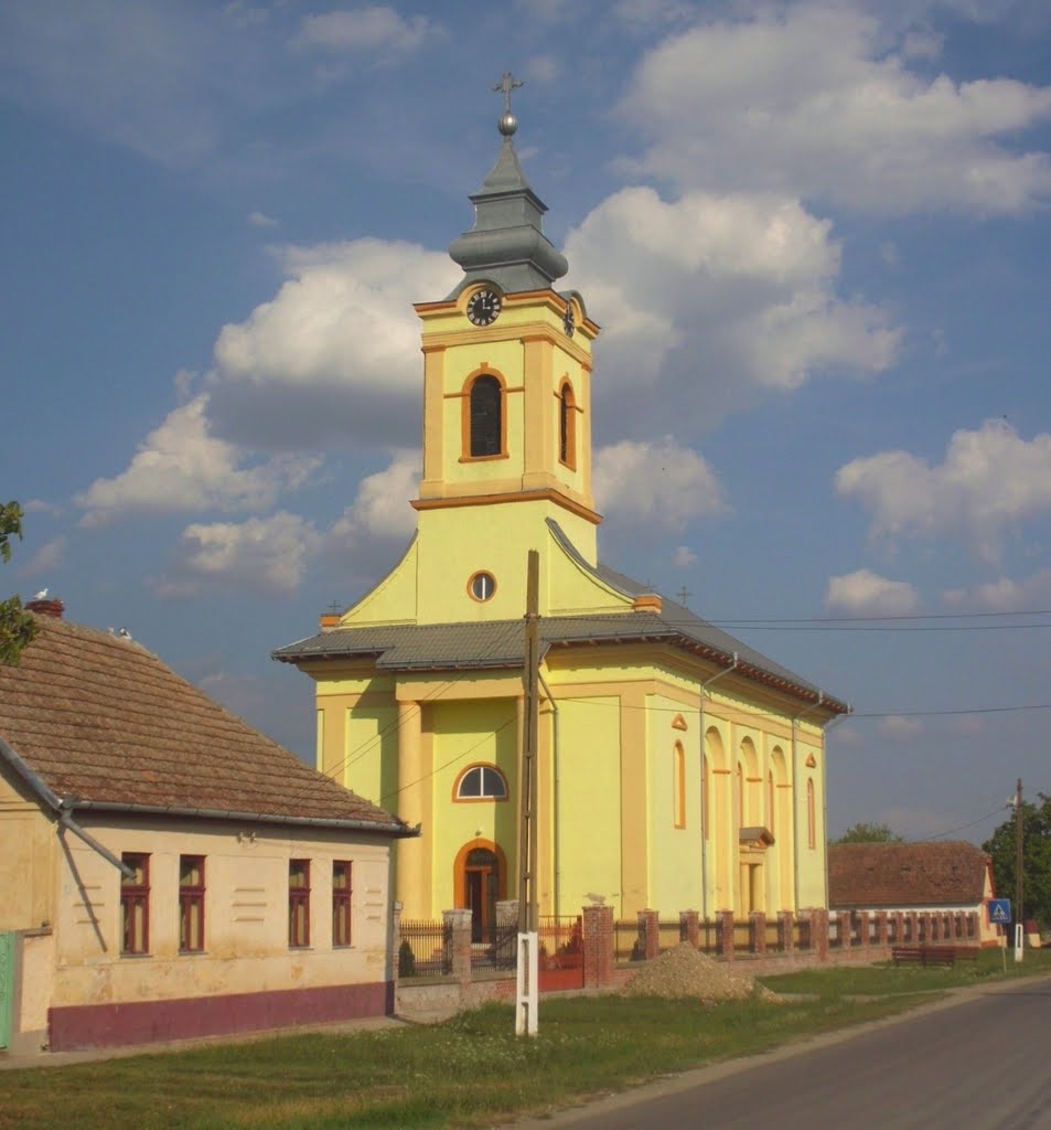 Cerneteaz - Biserica Ortodoxă ''Sf. Ierarh Nicolae'' by danger.mouse