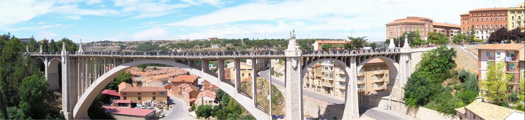 Panorámica del Viaducto (agosto 2004) by Ricardo Martín