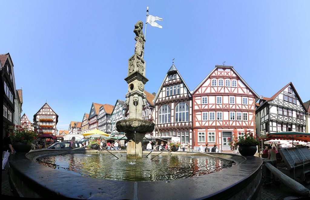 Fritzlar Marktplatz mit Rolandsbrunnen 230° * 100° by K.Herr