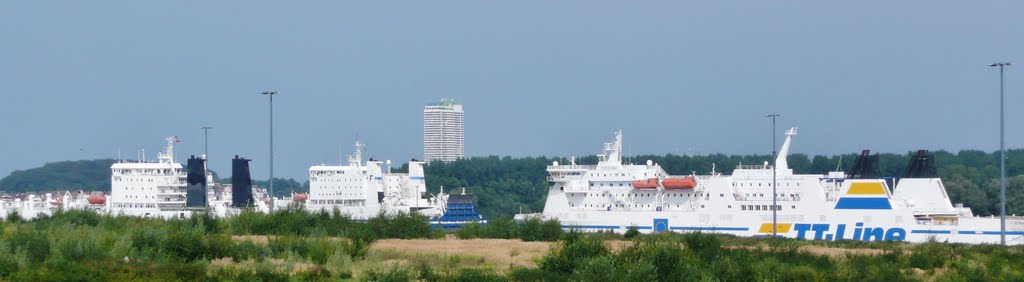 Fährhafen Skandinavienkai Travemünde by Qwesy