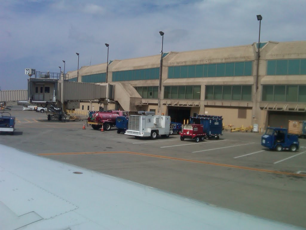 Old TWA Tank Truck at Gate 73, MCI by Brian Zurita