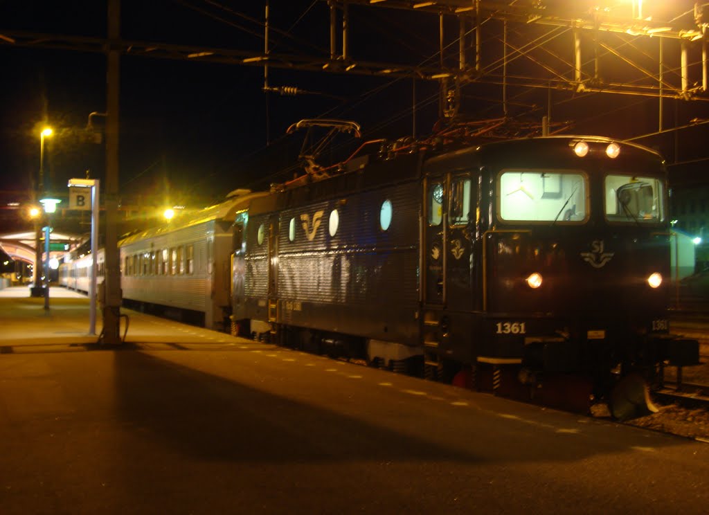 Växjö railway station by night (SWEDEN) by Luckmann72