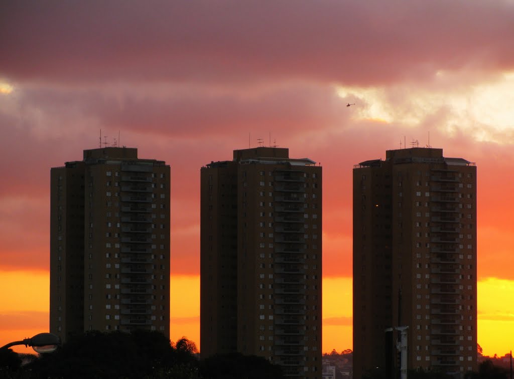 Fim de dia - São Paulo, SP, Brasil. by André Bonacin