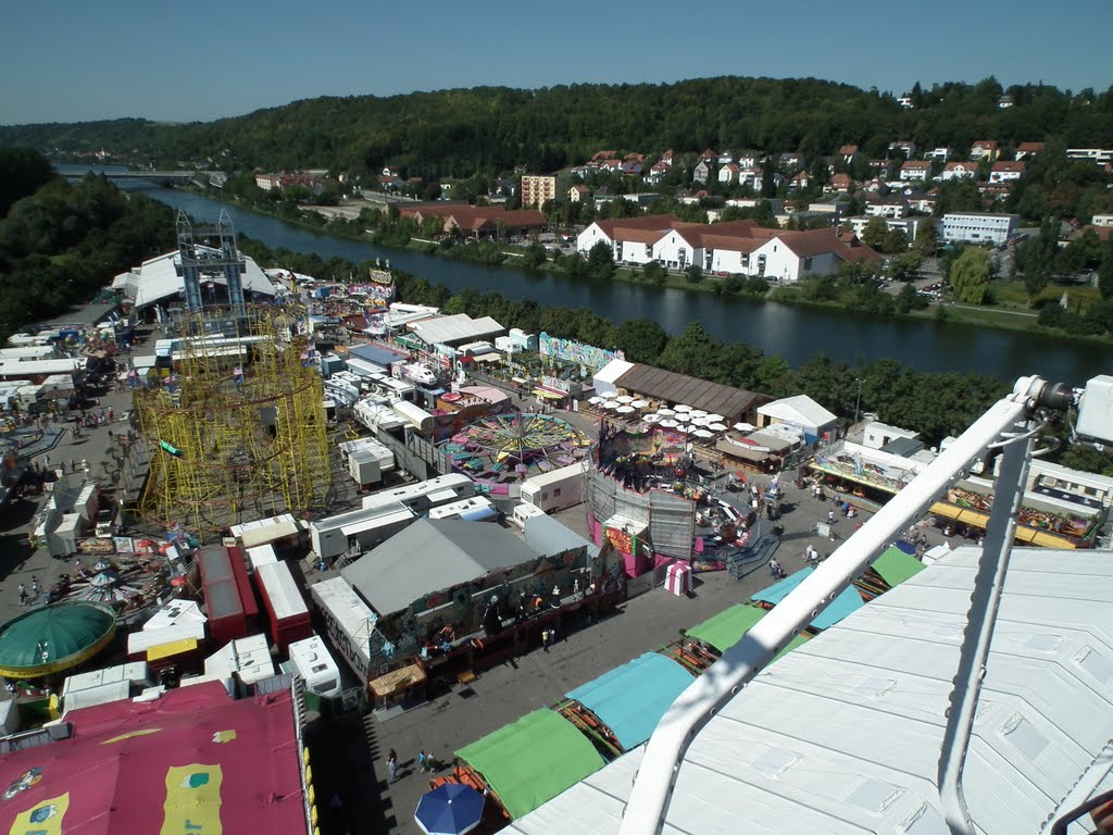 (0061) Regensburg - Herbstdult 2011 vom 55m Riesenrad 49° 1' 33.06" N 12° 5' 22.68" E by A.B.W.