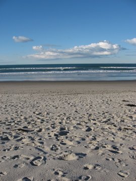 The Main Beach in Mount Maunganui by szoszofifi