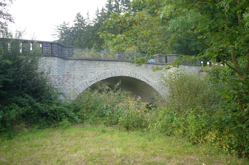 Straßenbrücke bei Ettersdorf im Gelbachtal by Dieter Wick